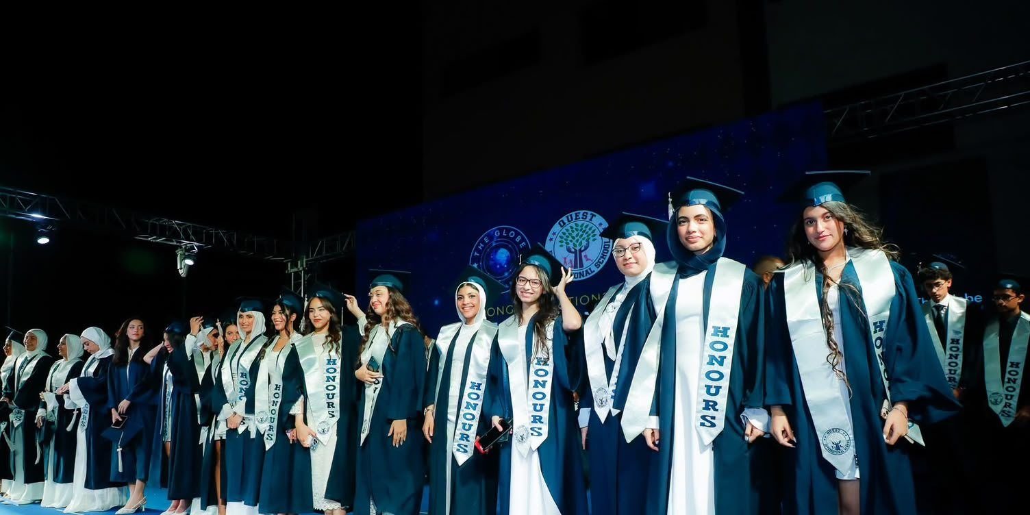 High school graduates with honours stoles